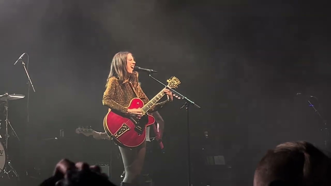 Wolf Alice live “How Can I Make It Ok?” @ The Wiltern Los Angeles Oct. 13, 2025