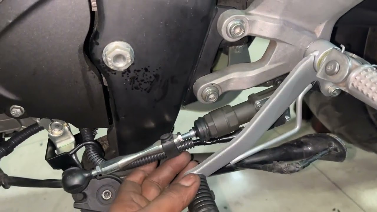 Quick shifter install in R15 v4 || R15 autobliper on|| #automobile #yamahabikes
