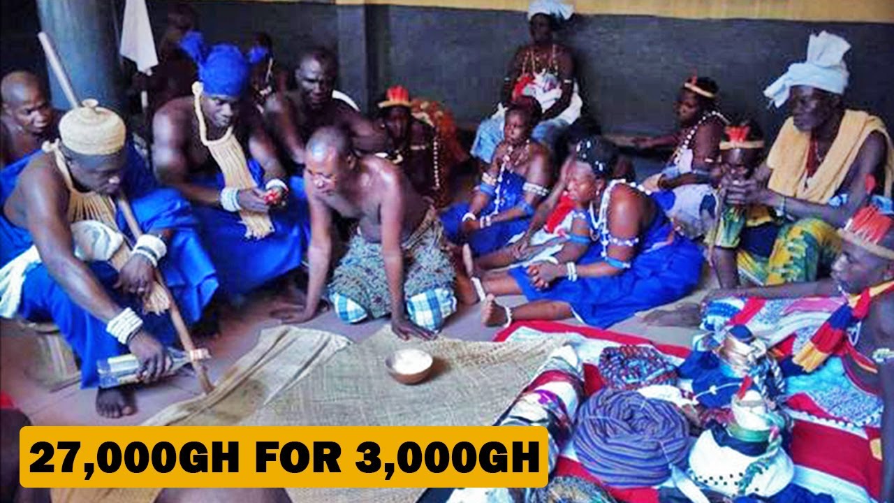 Eihh‼️ He Paid 27,000 For Stealing 3,000 At Klikor Torgbui Adzimah Shrine-Volta Region Of Ghana.