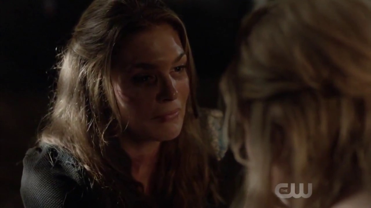 The 100 4x01 Clarke tells her mom that she loved Lexa