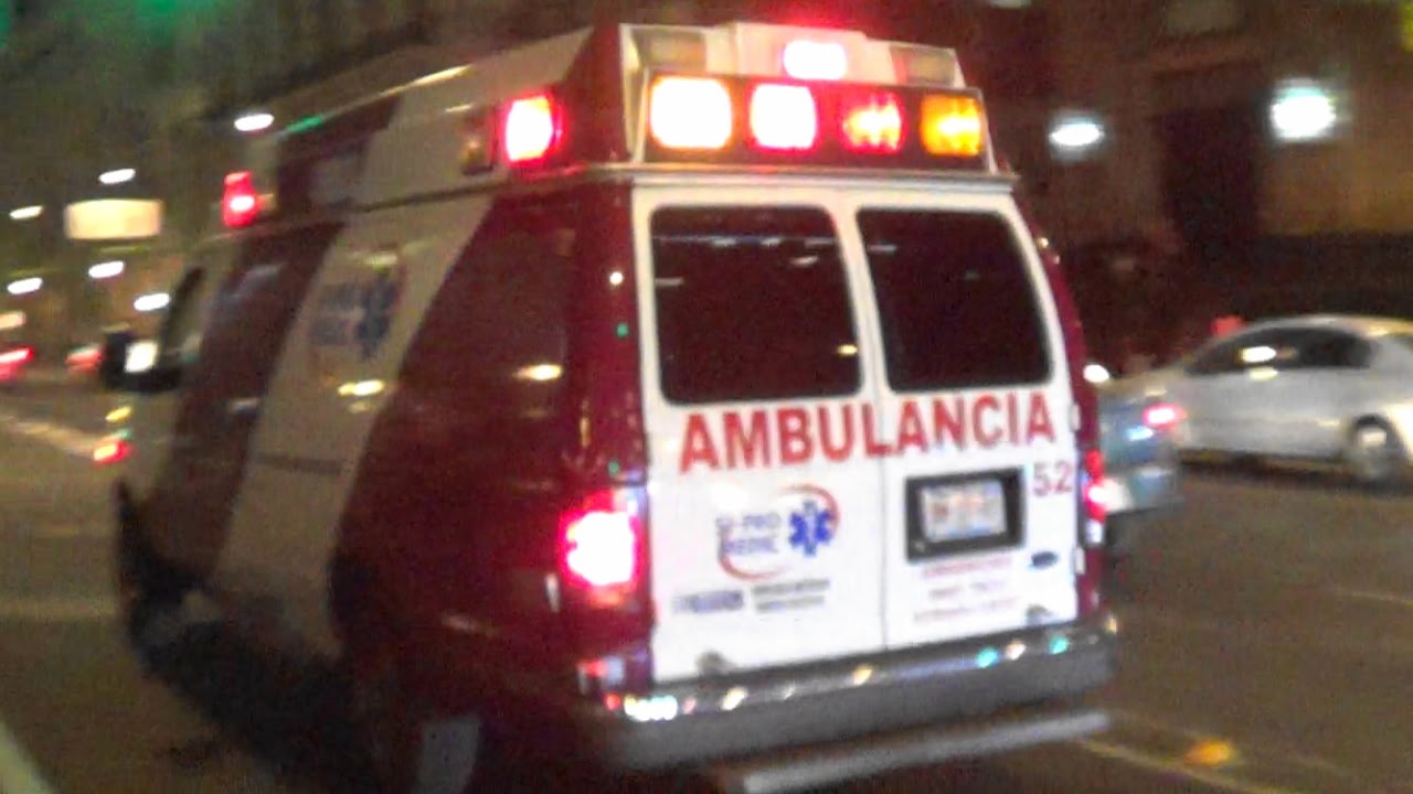 SI Pro Medic ambulance 52 responding urgently with heavy traffic at Mexico City