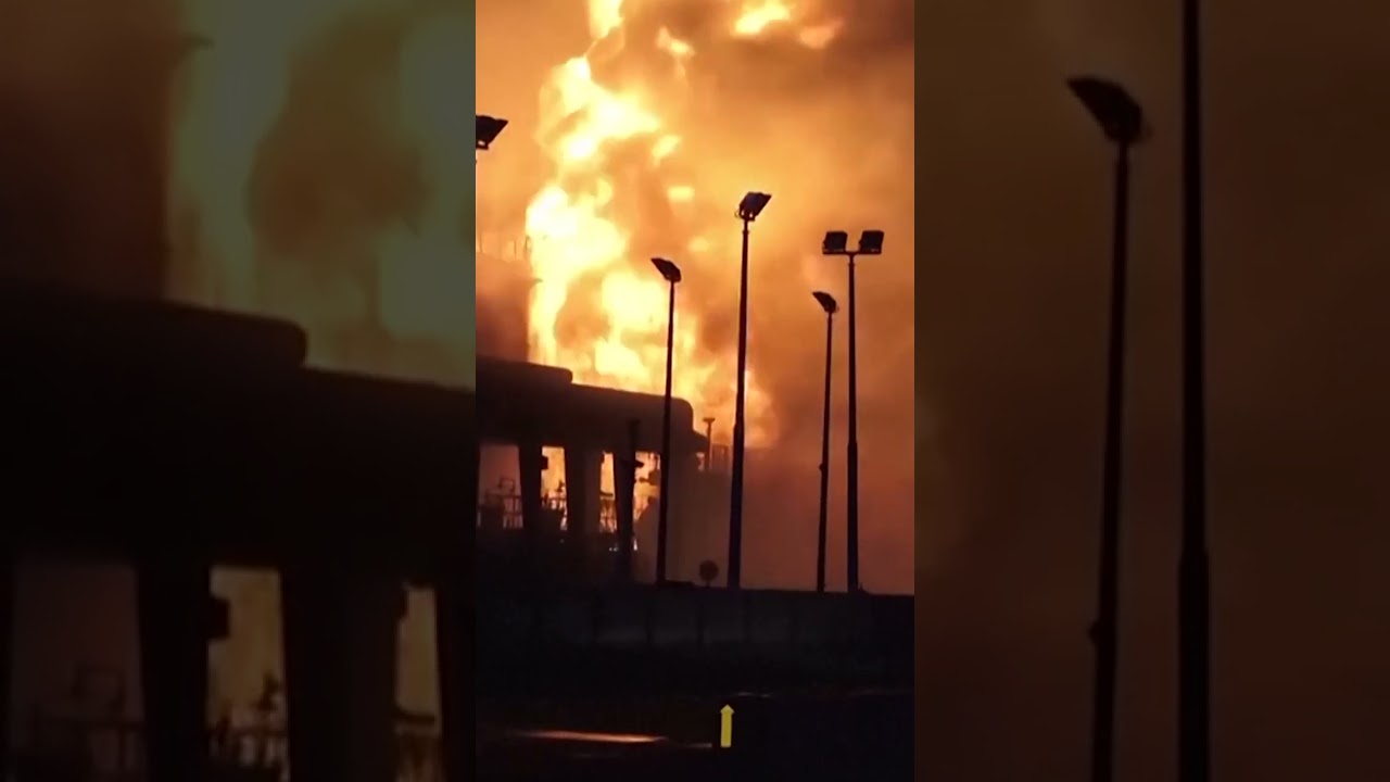 Пожарные Бахрейна борются с огнем после иранского удара по топливному хабу в Мухарраке | Новости ...