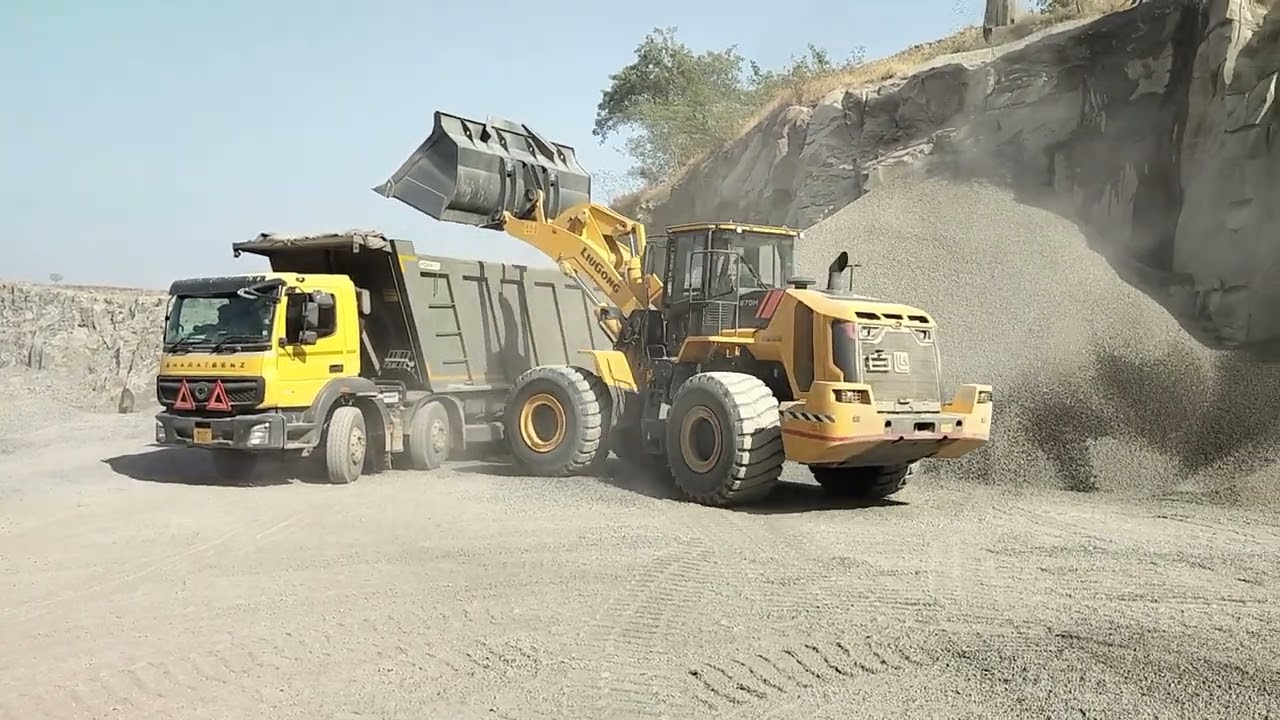 Logo on loader 870 Highway loading#viral 