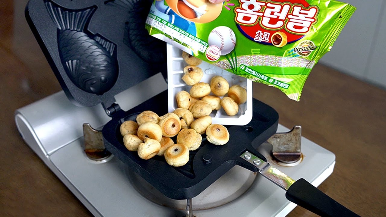 붕어빵 기계로 홈런볼 누르기