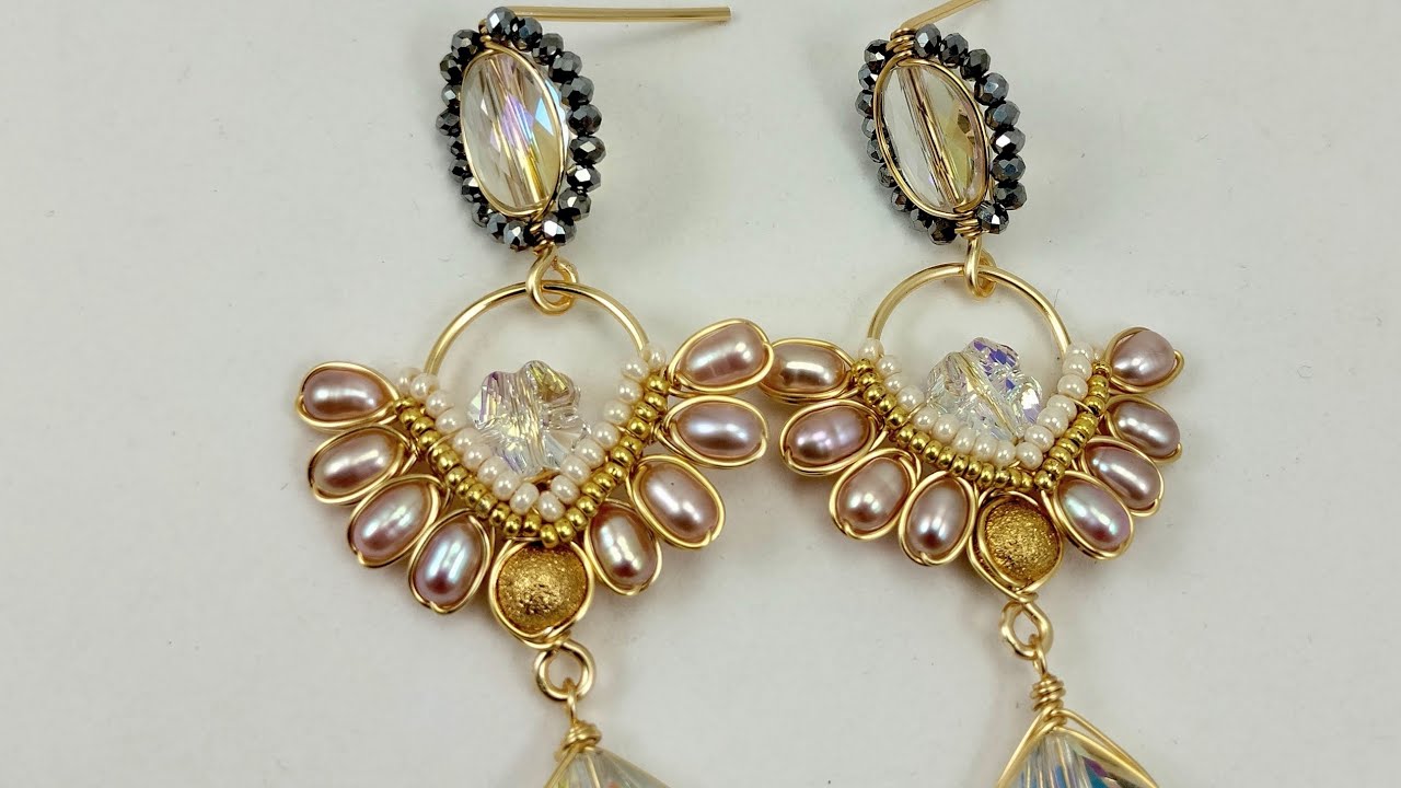 Aretes de perlas hechos con alambre y cristales 