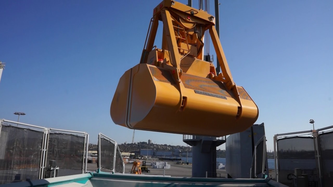 Mobile Hopper in Use unloading ship