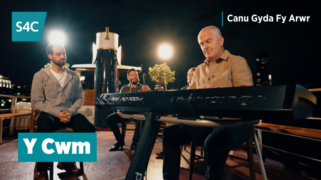 Y Cwm | Huw Chiswell a Sam Ebenezer | Canu Gyda Fy Arwr | S4C