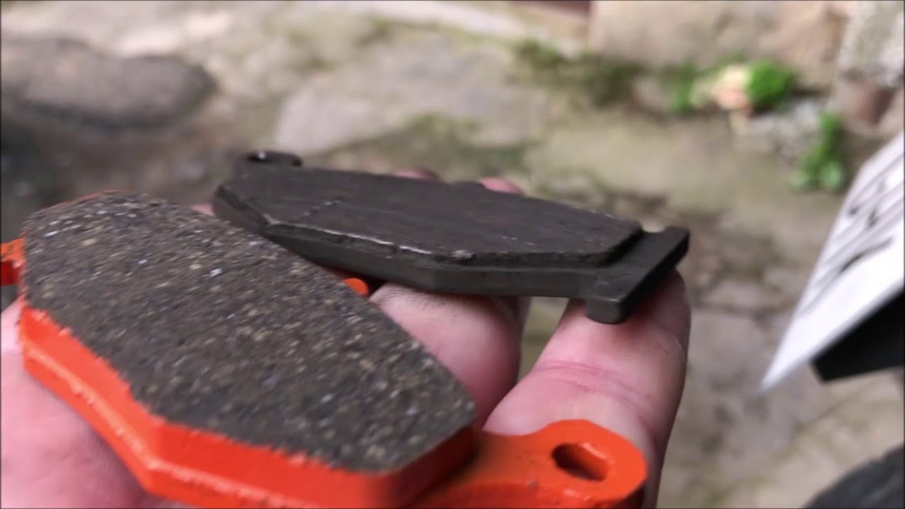 COMO CAMBIAR PASTILLAS DE FRENO TRASERAS EN SUZUKI GSR 600  ((  change rear brake pads ))