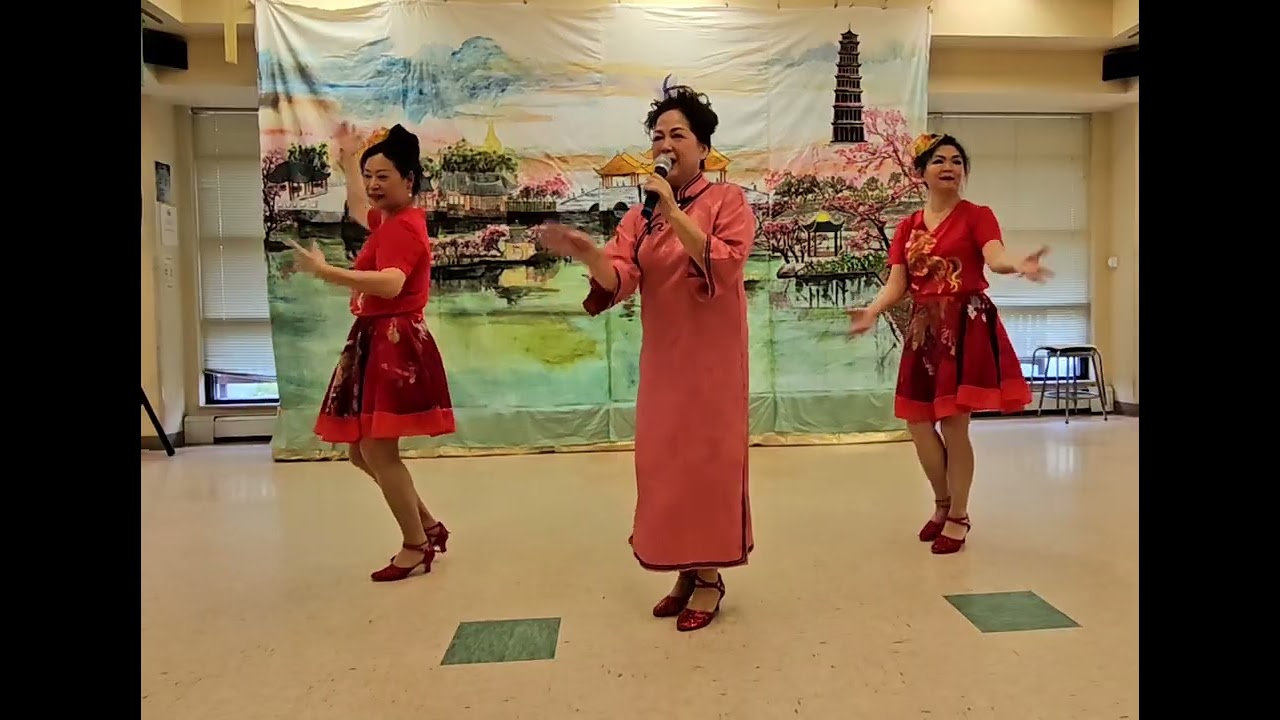 雞尾串燒歌舞，一見你就笑，路邊野花不要採，夜來香。原曲台灣小鄧麗君歌Evelyn ，舞 Queenie May 