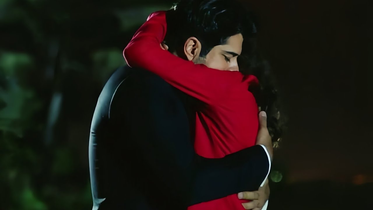 Bir sesini duyum arada sırada bir bilsen ne kadar sevirem seni❤(Kara Sevda - Özledim) #keşfet #music