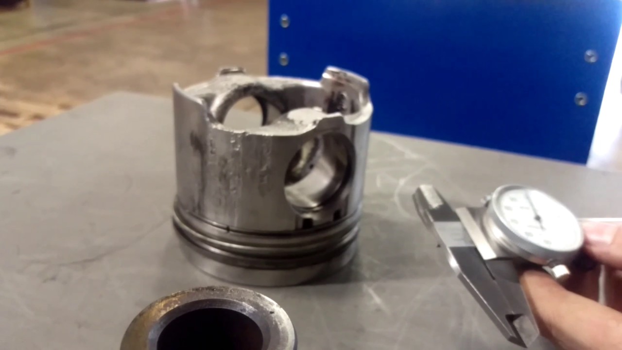 Oil clearance in a piston