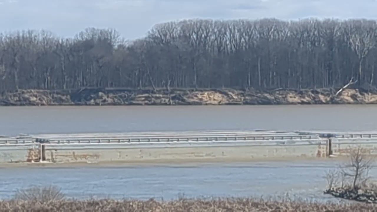 Empty barge at Hamletsburg, IL Pt. 165