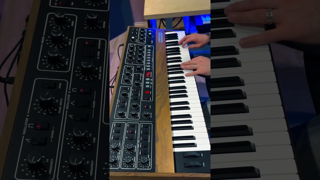The voice binary wave recreated on an analog synth.. can&rsquo;t stop playing 🎹💙 #edm #soundesigner