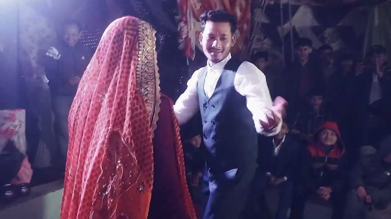 #दूल्हे राजा ने नचाया अपनी दुल्हनियां को#uttrakhand#pahadi#song #dance #dulha Dulhan dance