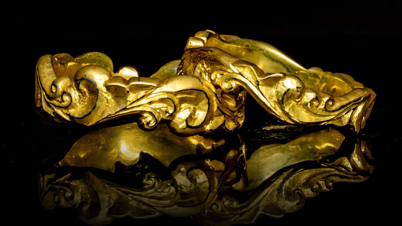 The making of | Uniquely romantic wedding rings in yellow gold 750/- 18k