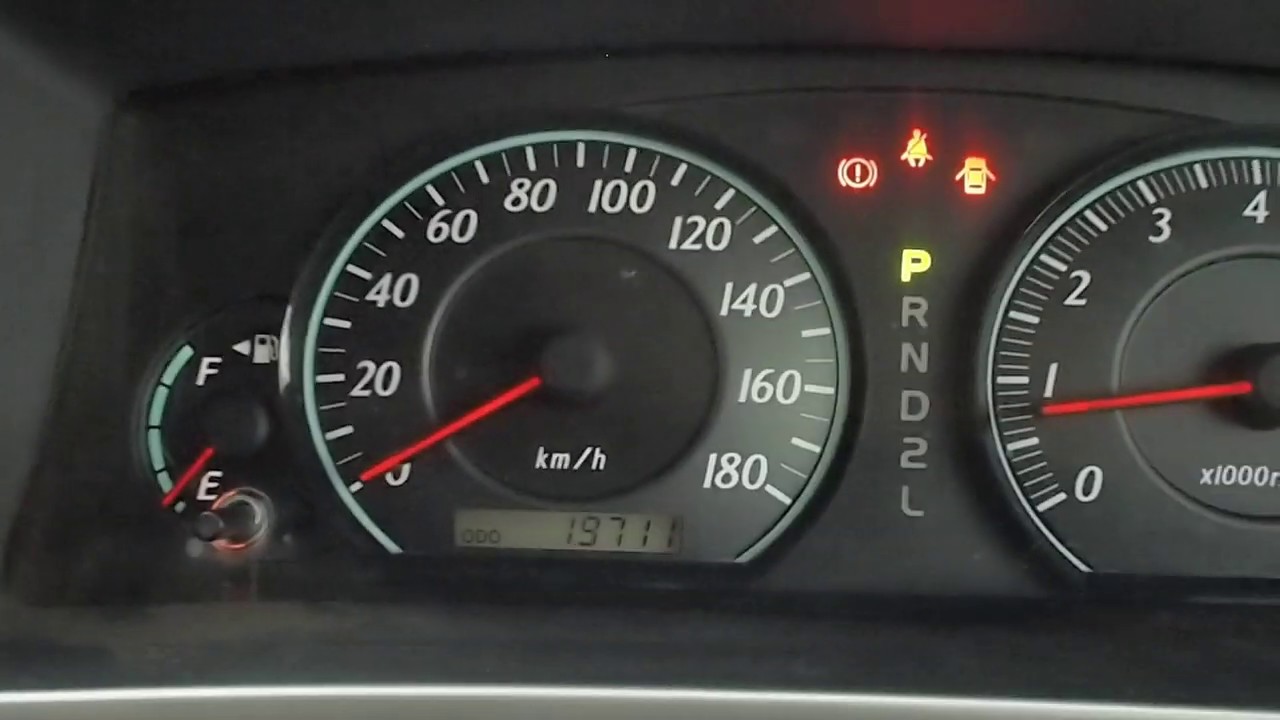Interior: Toyota Corolla Fielder[NZE121G] 2005y on sale !!!