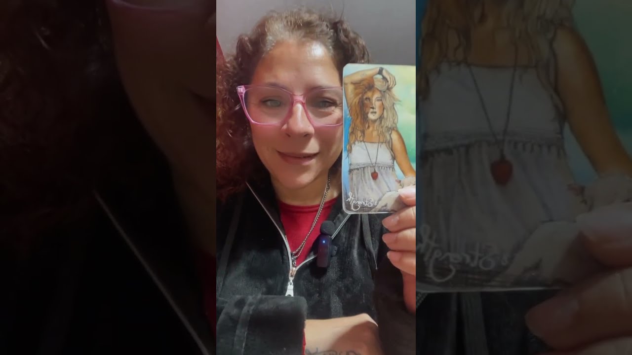 No te suelta . Vuelve la comunicación mira 👀 #tarot #mensajedeldia #lautarot