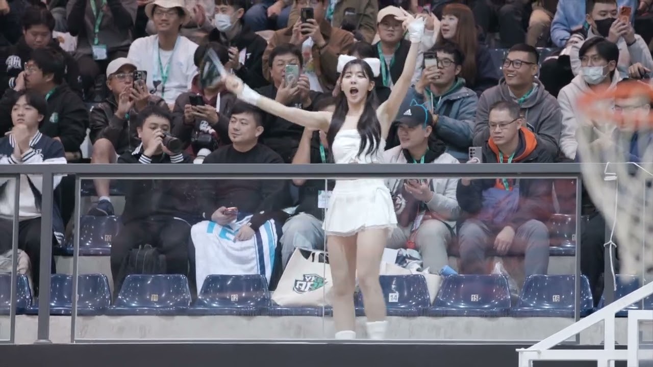 忙裡忙外的睦那京 很投入比賽情緒 睦那京來台繼續高人氣 ！！onedayfans 走一日球迷