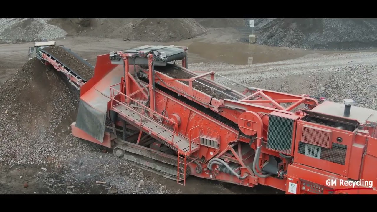 Unieke GIPO zeefmachine in combinatie met GIPO 150 breker in actie!
