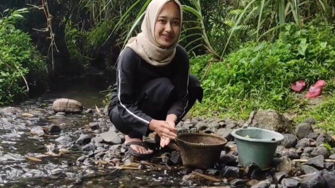 Gadis Desanya Cantik Dan Juga Rajin, Bikin Terpesona. Suasana Indah Pedesaan Jawa barat Indonesia