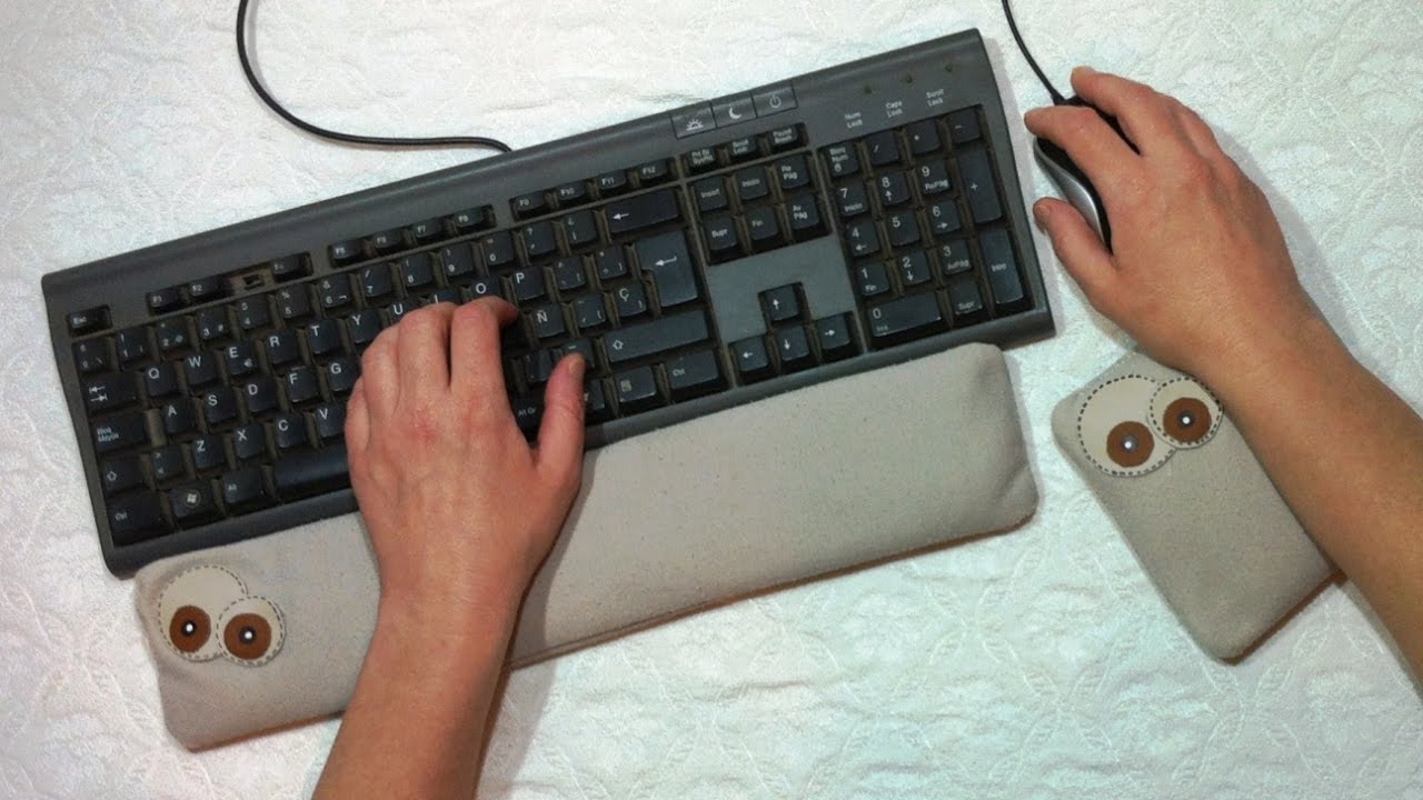 Reposamuñecas reciclando camiseta