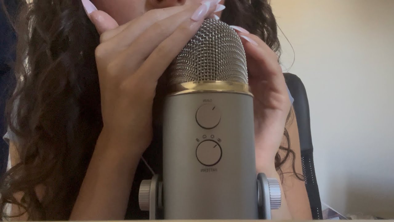 My fourth ASMR video | mic scratching + close clicky whispering 