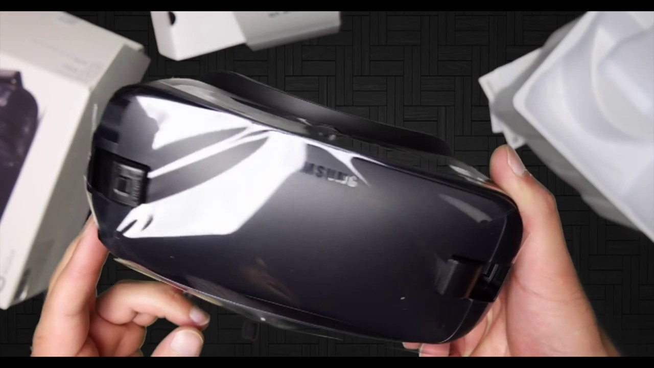 Распаковка очков виртуальной реальности Samsung Gear VR SM R-323