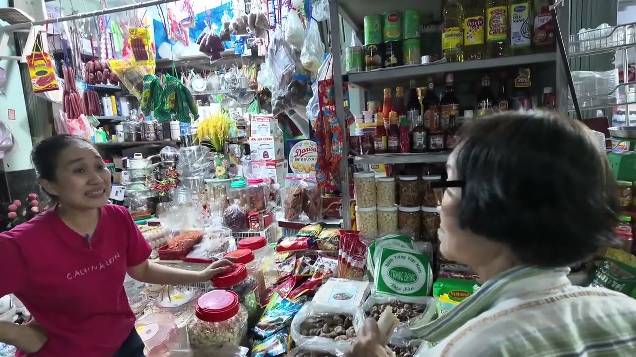 Chợ nhỏ ngàyTết,nét văn hóa phi vật thể— small Vietnamese local market-Intangible Cultural Heritage 