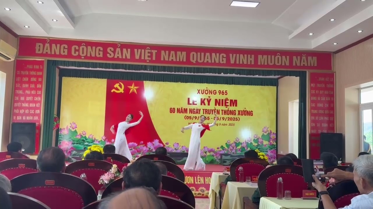 Múa : Mẹ Yêu Con ( Hà Vi - Vi Hoa )