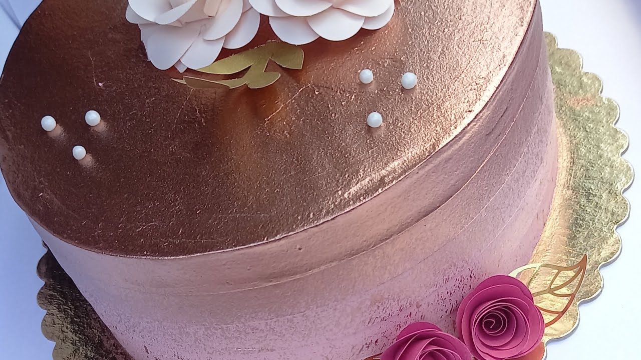 Bolos decorados com chantilly  [Thaís Morais confeitaria]