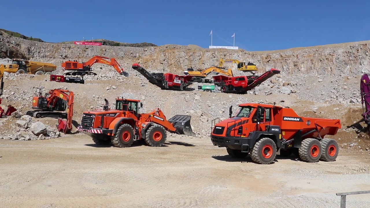 Doosan working the HillHead Quarry Face! | Diggers and Dozers HD