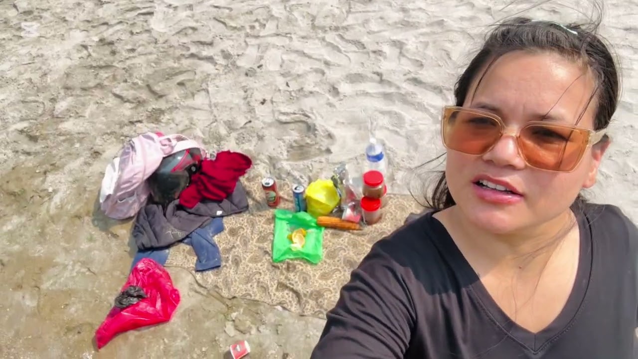 Narayani river bank side couple lunch 🥙🤗