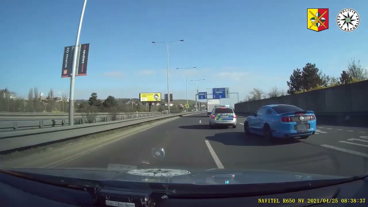 POLICISTŮM V PRAZE UJÍŽDĚL OPILÝ ŘIDIČ MUSTANGU