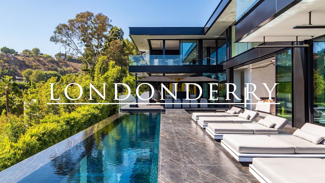Beautiful villa with pool and stunning views of the city. Los Angeles