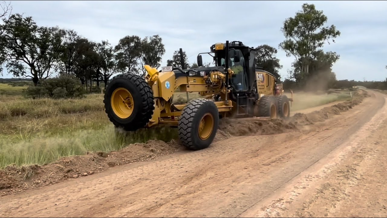 Grading road. Medium standard with gravel shoulder retrieval.