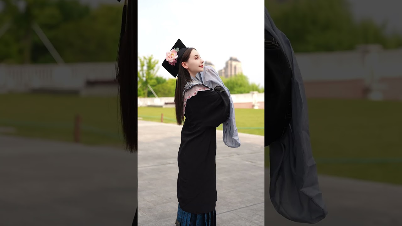 Australian Student Anna's Ming Dynasty-Inspired Graduation Look #zhejianguniversity #zju