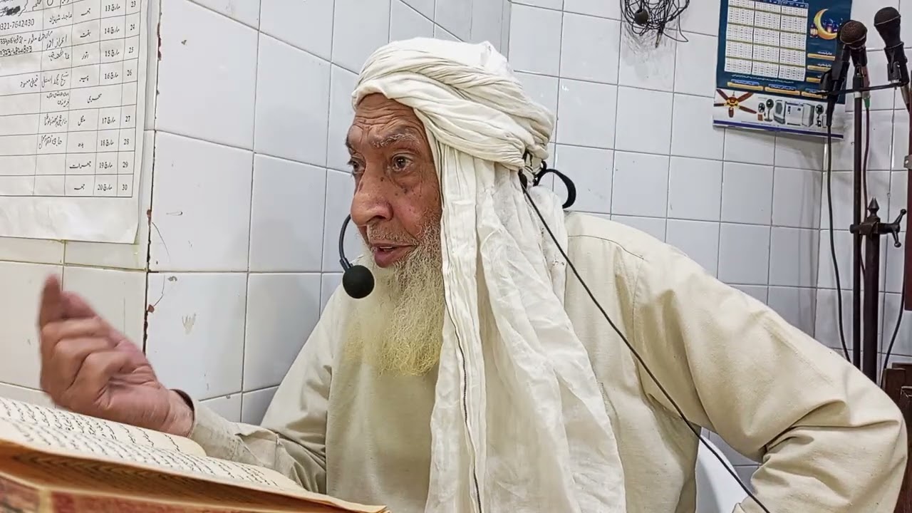 جامعہ مسجد قباء کے امیر مولانا مقبول احمد سلفی صاحب فجر کی نماز کے بعد درس قران الحدیث بیان کرتے 