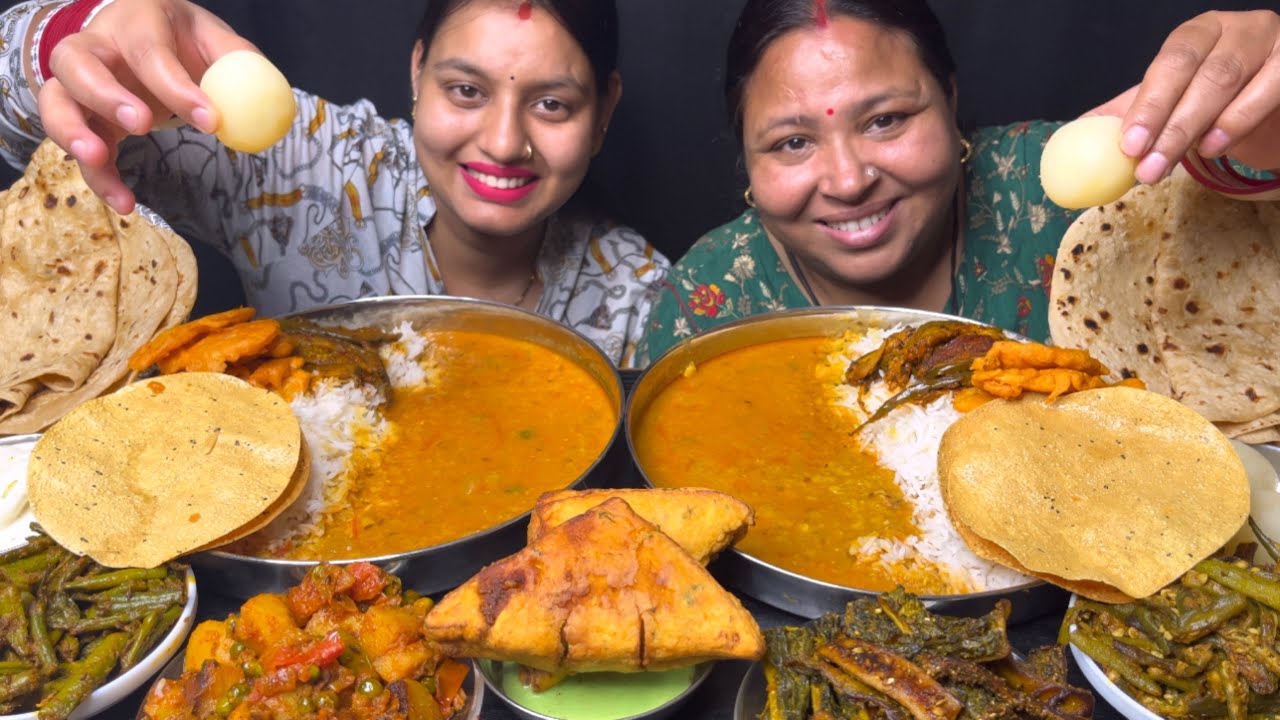 Eating 😀Dal Rice, Parathe, Matar Aloo, Bhindi, Karela, Beans, Paneer Breadpakoda, Papad I Foodie Gd