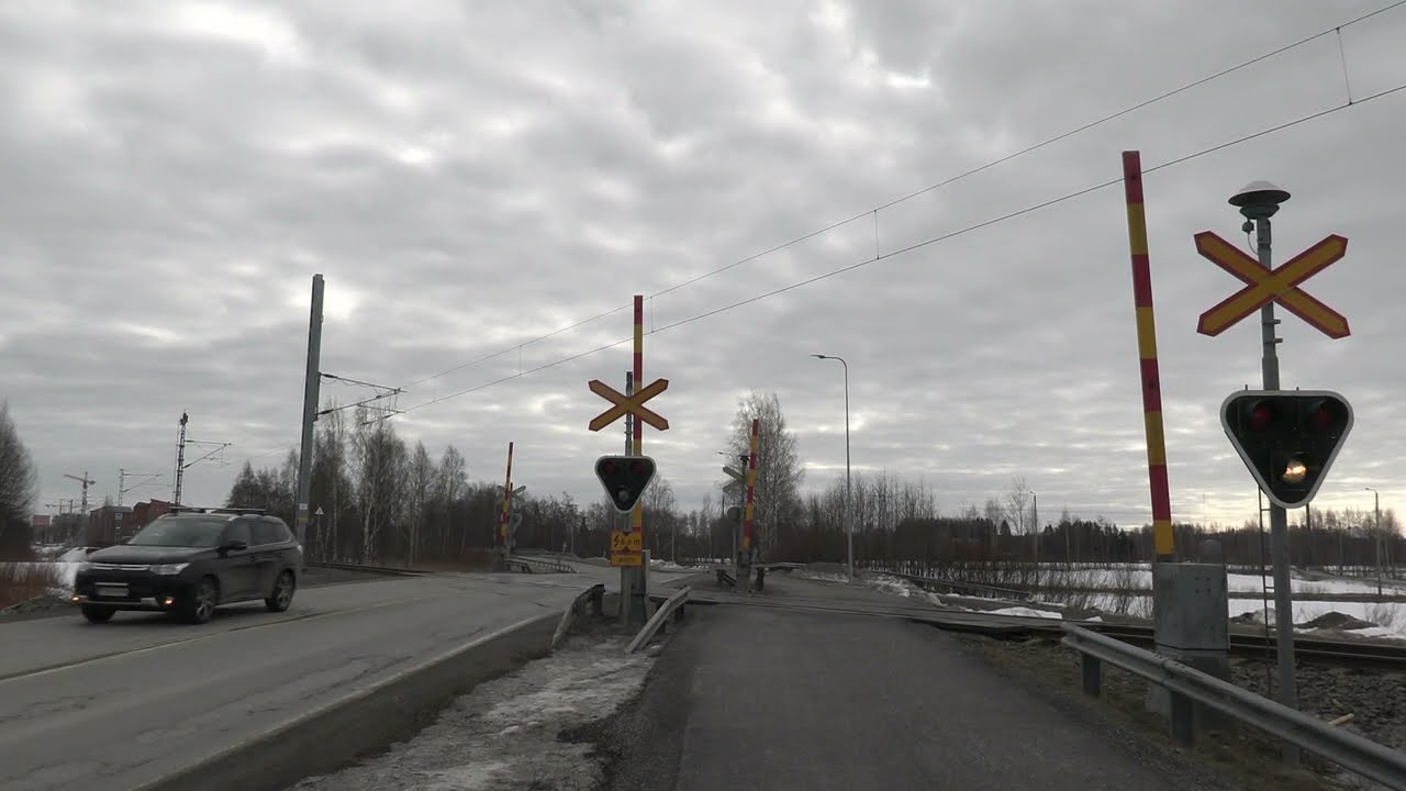 VR IC 43 passed MURTO level crossing @Seinäjoki, Finland