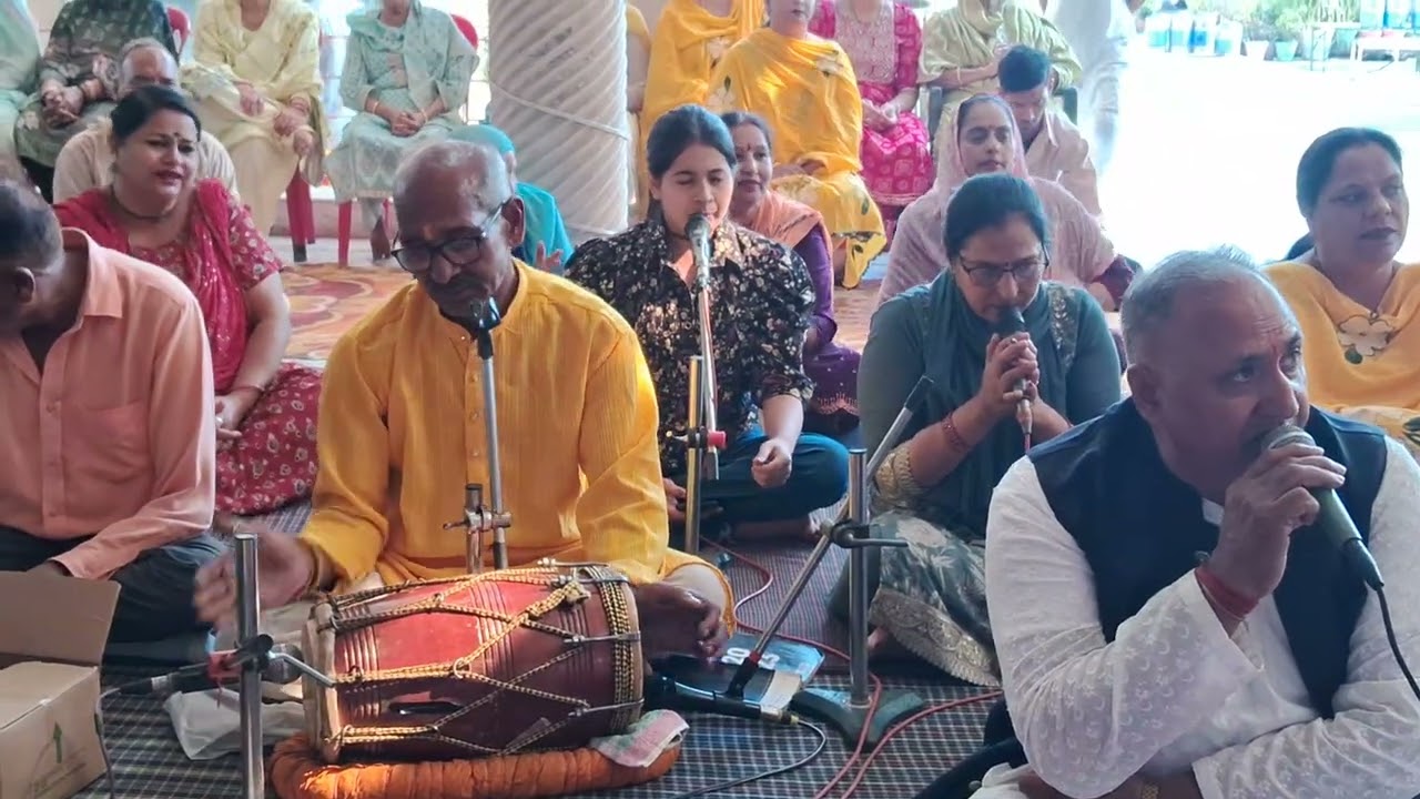 गौ अष्टमी महोत्सव पर राधिका श्री हरिदासी की श्री जी के चरणो मे बरसाना मिल गया है किस चीज की कमी है 