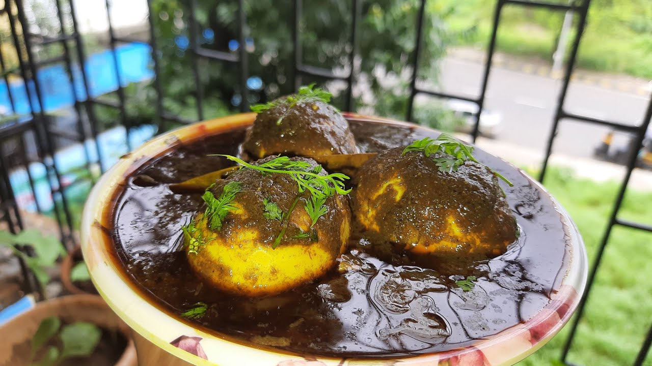 काळा मसाला अंडा करी/Black masala Egg curry.
