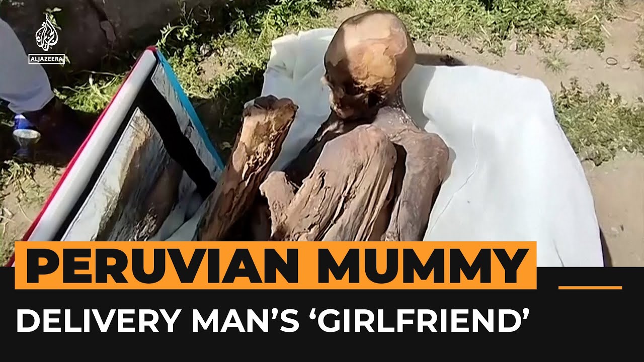 Poznaj mężczyznę, kt&oacute;ry sypia ze swoją mumią | Kanał informacyjny Al Jazeera