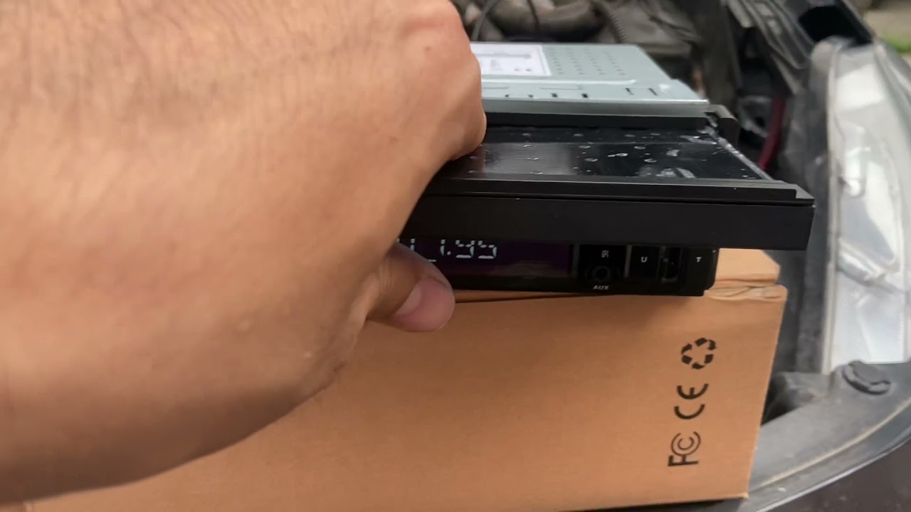 Autoestéreo de pantalla retráctil 1 din 7 pulgadas model 9601 chino