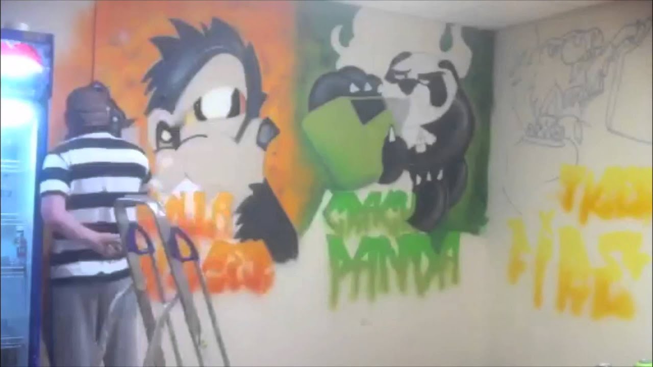 E cigarette shop mural timelapse
