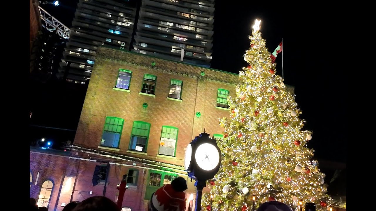 A Night Walk Through Toronto's Christmas Market [4K] Distillery District