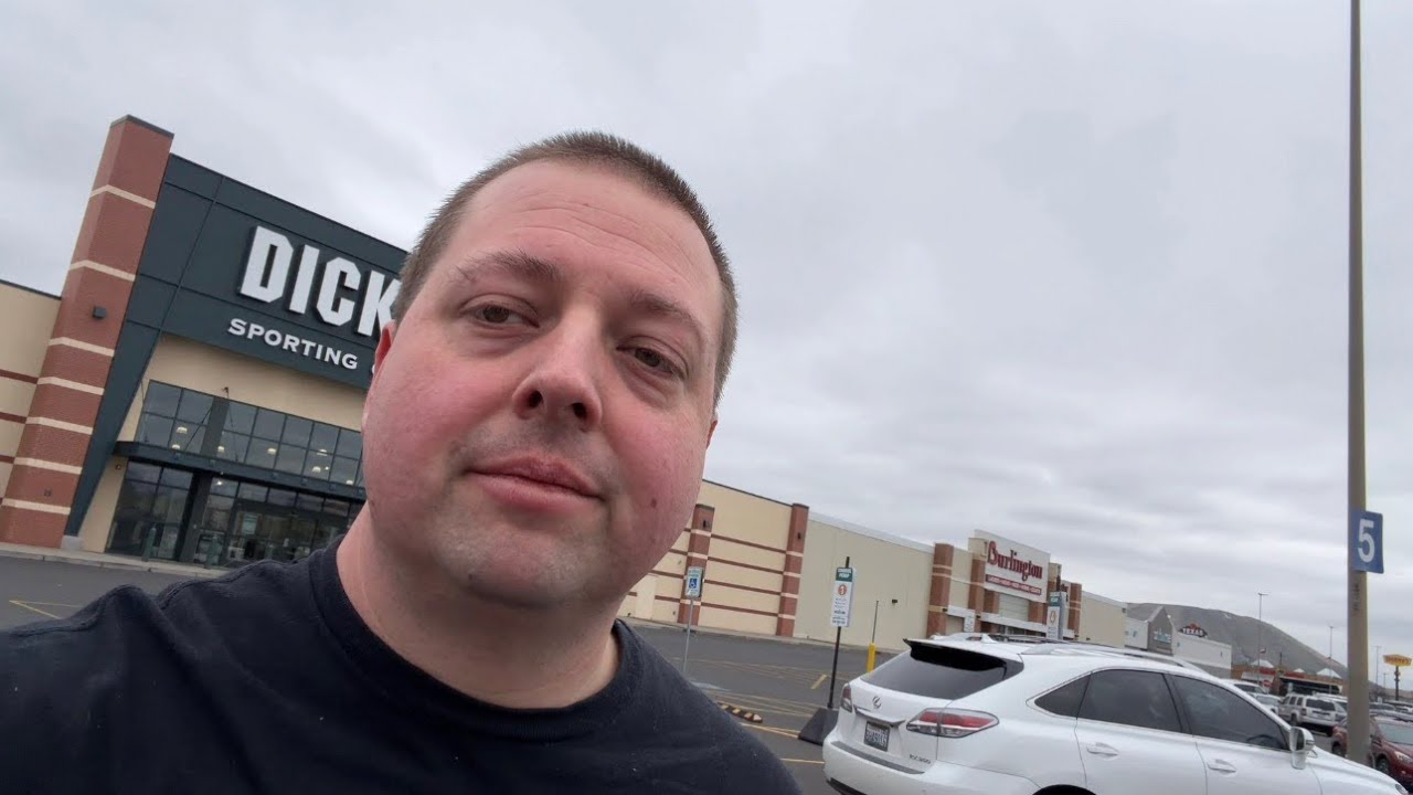 Dick’s Sporting Goods Run + Exploring One of the World’s Smallest Malls?!