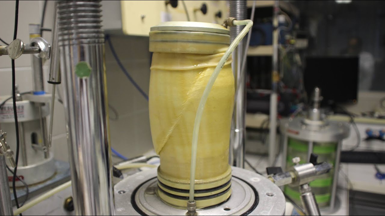 Triaxial test + Pluviation technique Training