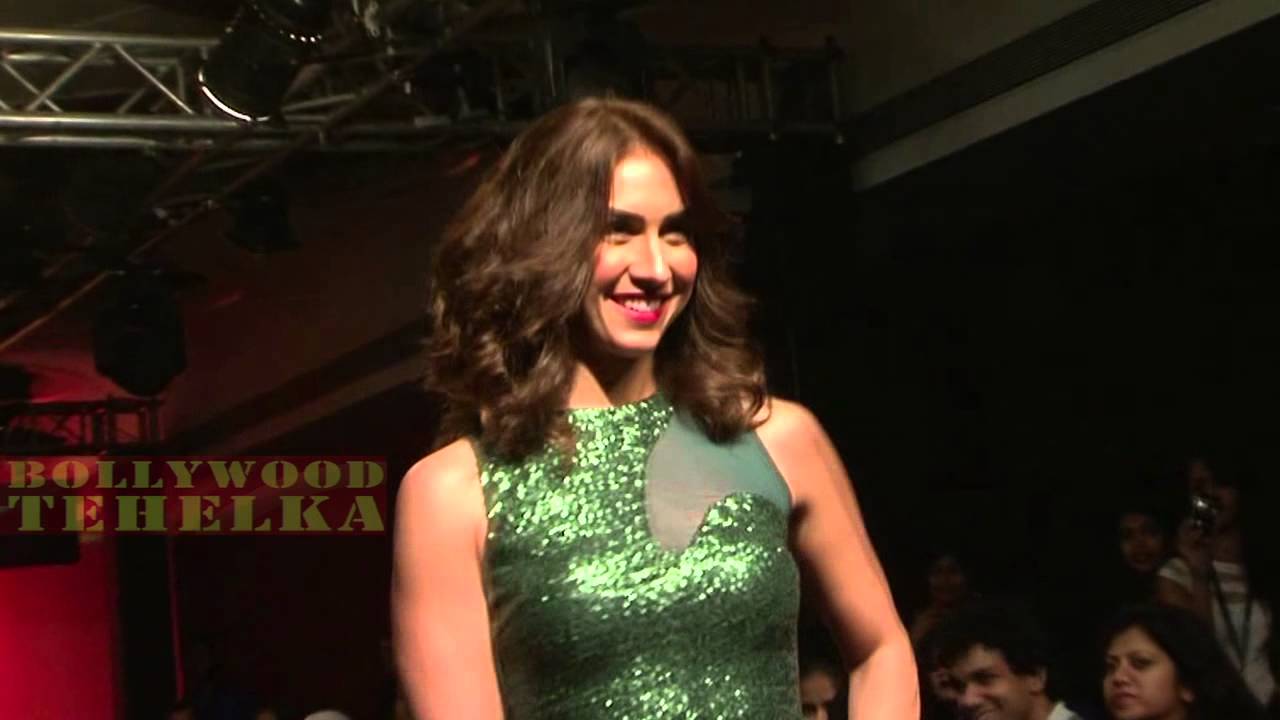 Hot Lauren Flaunts Her Assets On Ramp At IIJW 2015
