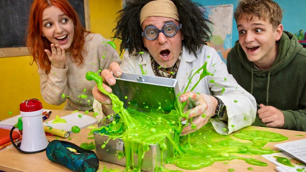 ON A PRANKÉ LA PROF POUR S'ENFUIR DU COLLÈGE ! - PINK LILY