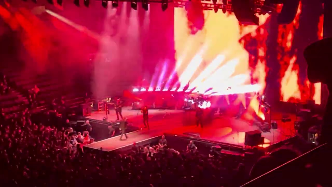 Right left wrong Thre days grace live in Grand Rapids Michigan 